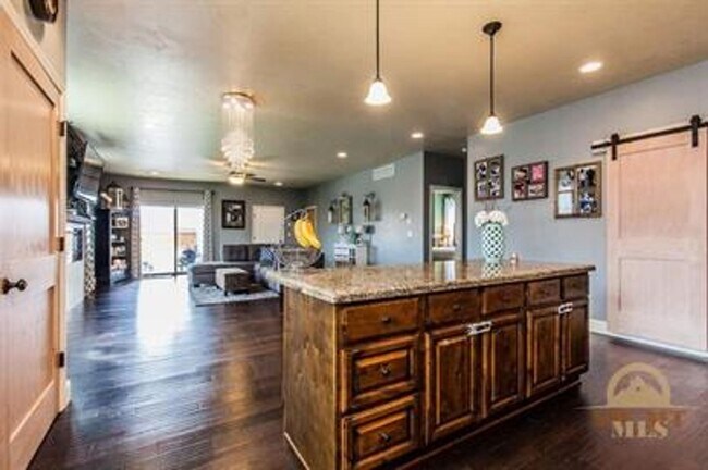 202 Farmall Ln