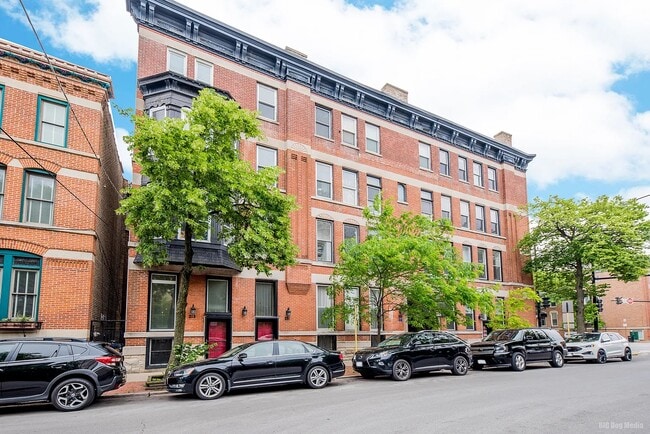 Photo - 223 W Wisconsin St Unidad 3A