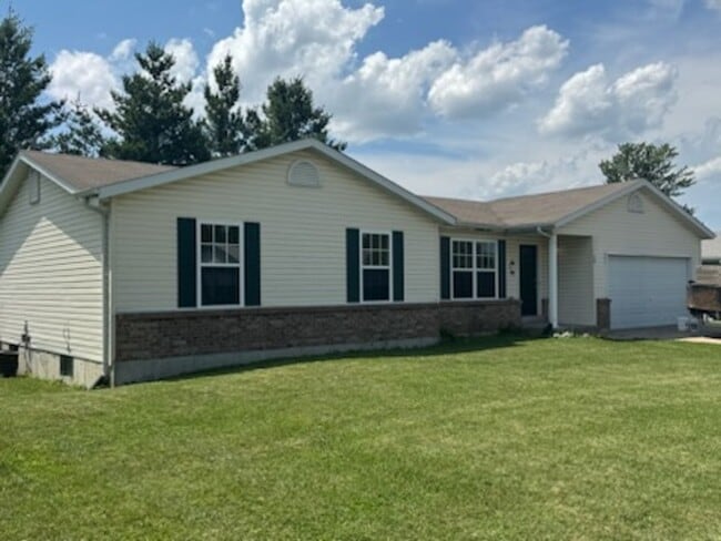 Photo - 3 Bed 2 Bath House For Rent in Bowling Gre...