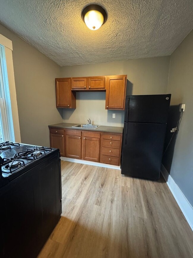 Photo - 311 W Burgess St Unidad 1