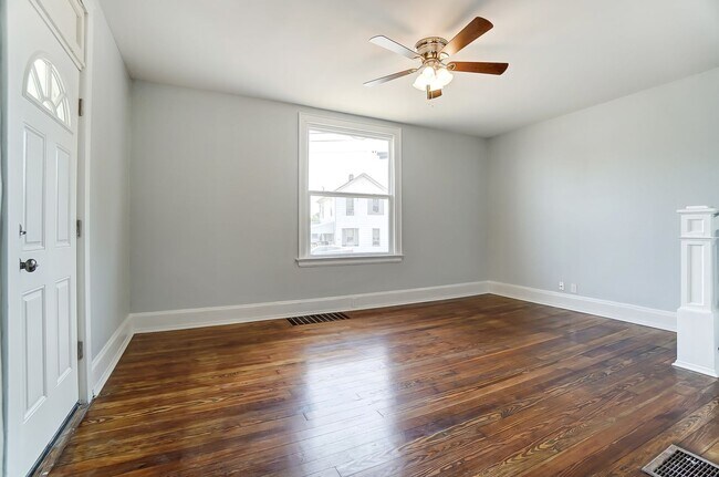 Photo - Spacious 3 Bedroom in Hamilton!