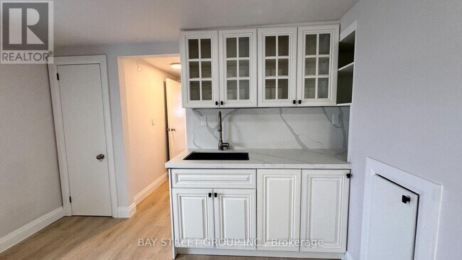 Photo - 5731 Stanley Ave