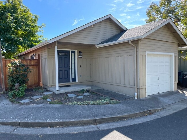 Building Photo - (HAI) Cozy 2-Bedroom, 1-Bathroom Home!