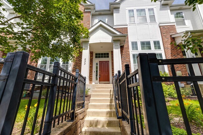 Photo - 533 Plaza Pl