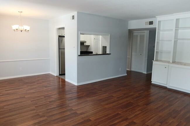Building Photo - 3730 Fairfield Ave Unit 233