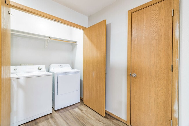 2BR, 2BA Partial renovated - 1,000 SF