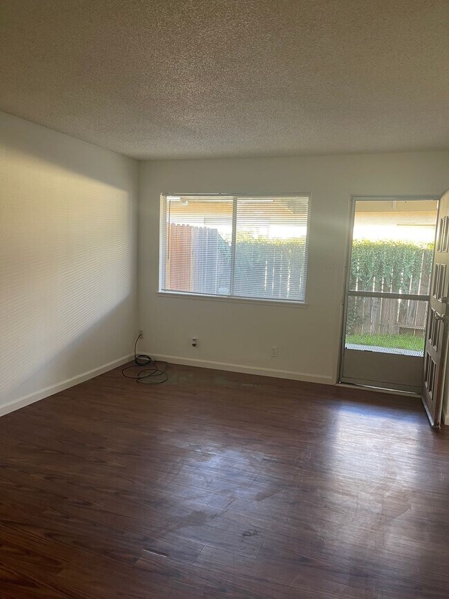 Photo - 579 Fir St