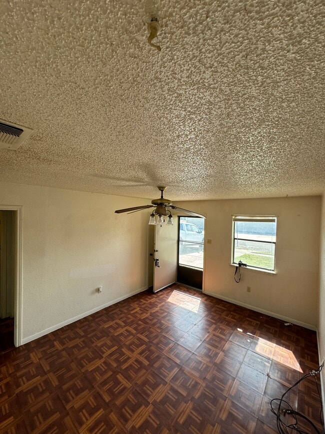 Photo - 807 N 3rd St