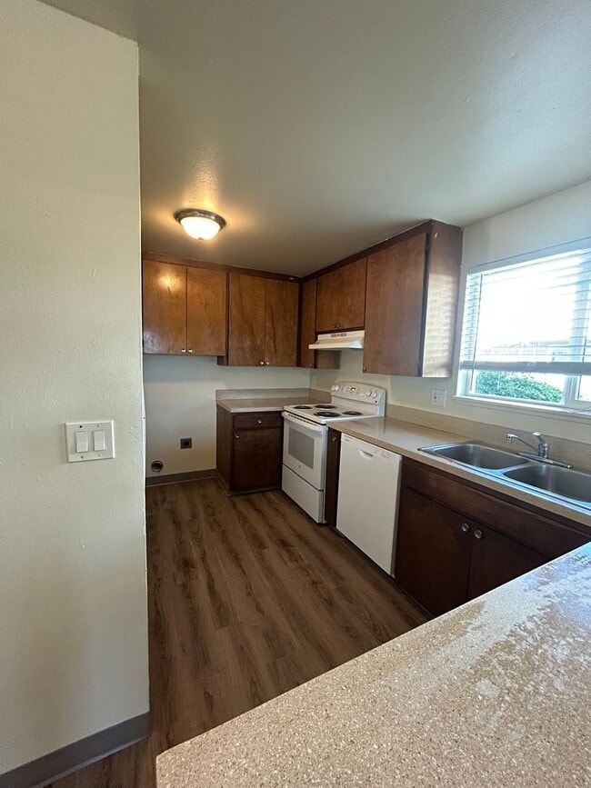 Photo - (526) Halpert Duplexes - 4 Bedroom / 2 Bathroom Unit 1427