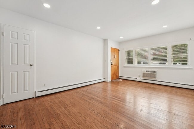 365 Bloomfield Ave