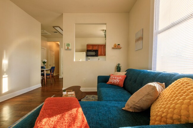 Photo - 410 E Carson St Unit 3