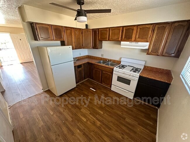 Building Photo - 308 Virginia St NE Rental
