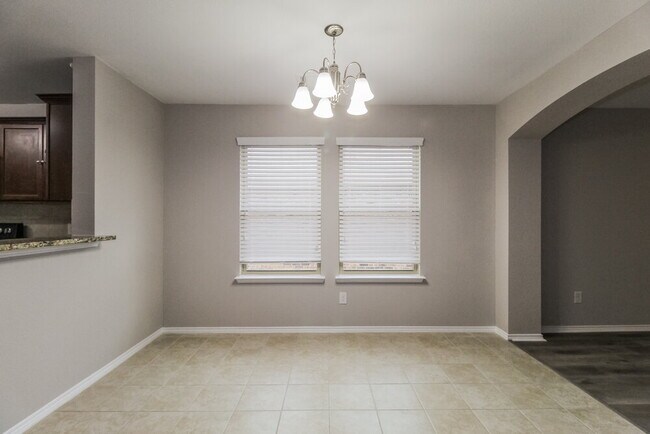 Photo - 2484 French St