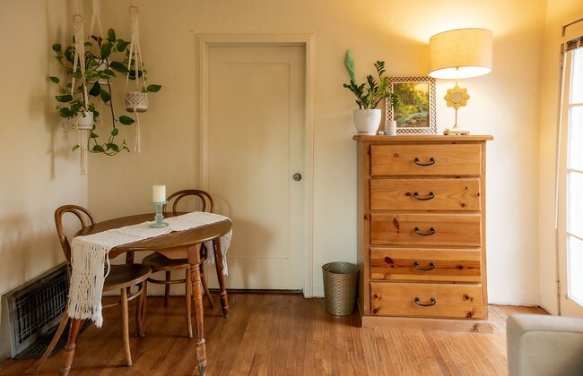 Photo - 1320 1/2 E. Colton Ave. Cozy 1 bedroom, 1 bathroom Redlands Cottage!