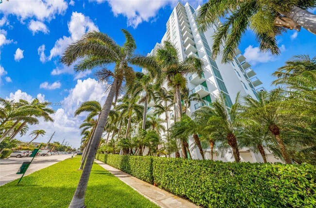 Photo - 7928 East Dr Unidad 305 Rental
