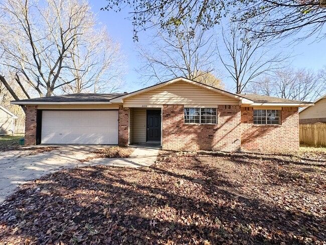 Building Photo - 3bd/2ba Fayetteville Home Available!