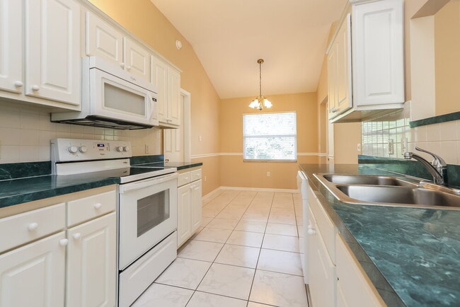 Photo - 5009 25th St E