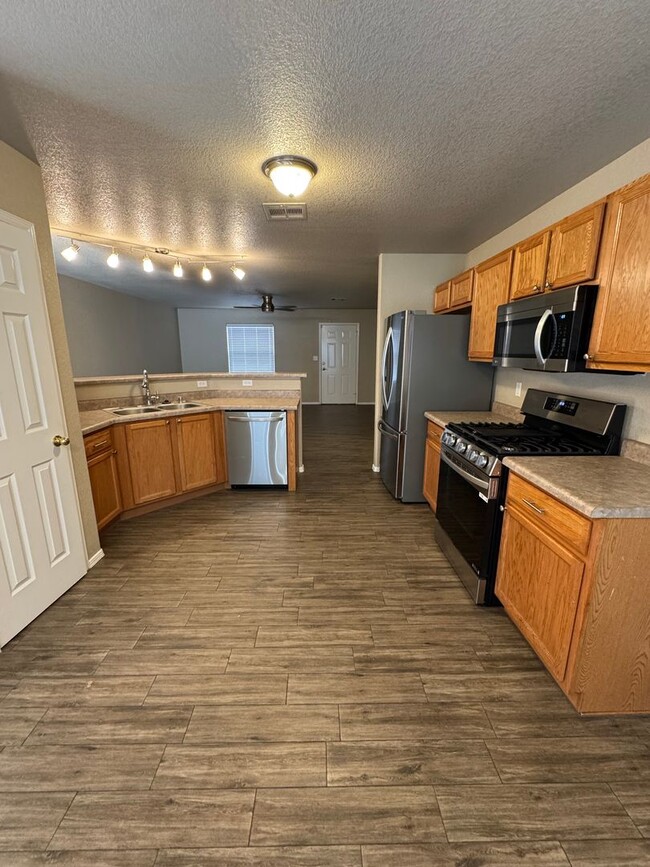Photo - *$500 off first months rent?Beautiful 3 Be...
