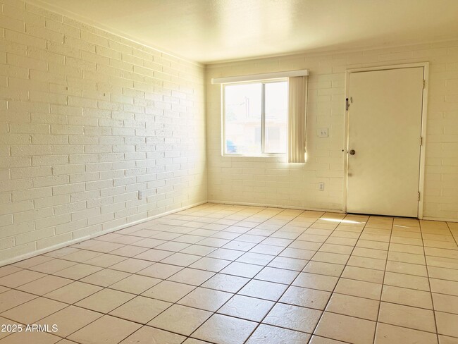 Photo - 1240 W Dunlap Ave Apartment Unit 8