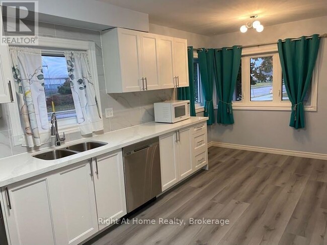 Photo - 263 Franklin St S