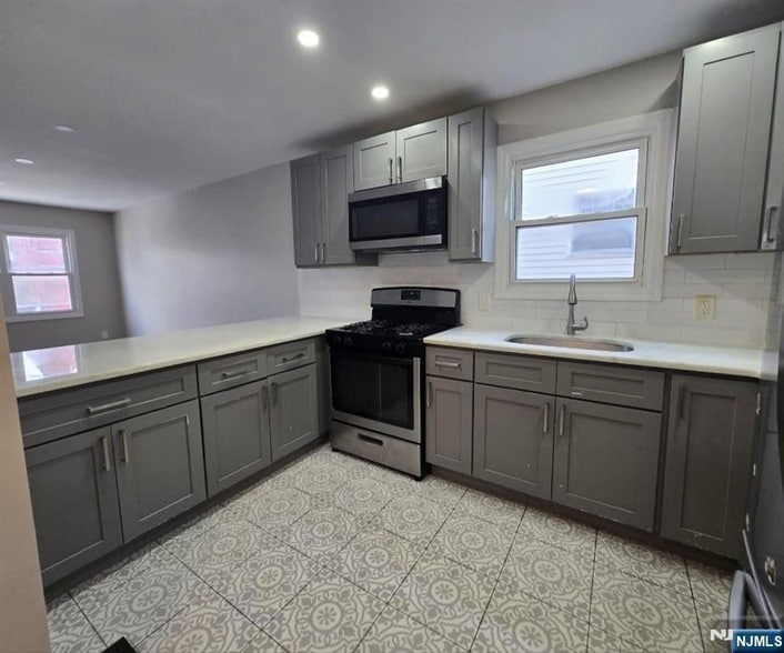 7-9 Hudson St Unit 2ND - 7-9 Hudson St Unit 2ND