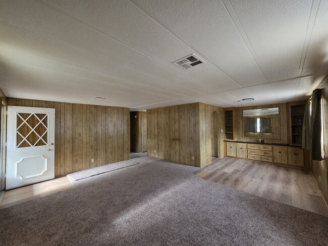 Photo - 2800 S White Mountain Rd