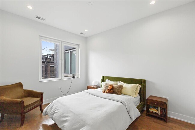 Photo - 2217 W Madison St Unidad 210