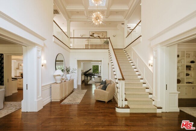 2435 Mandeville Canyon Rd