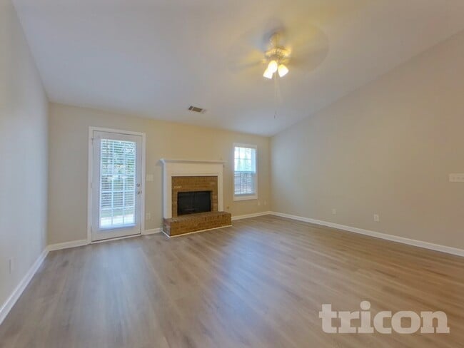 Photo - 82 Nashport Ln