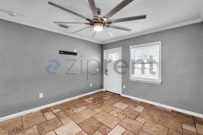 Photo - 508 Garden Dr N