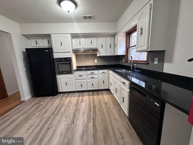 Building Photo - 60 Broad Ave