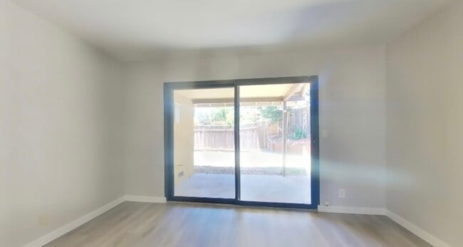 Photo - 607 Peach Ct