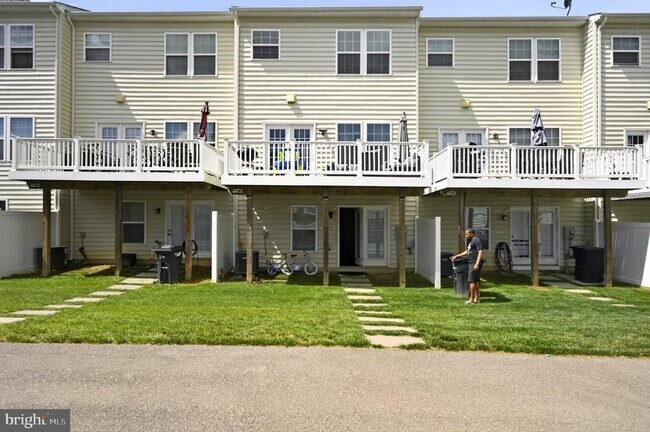 6357 Walcott Ln