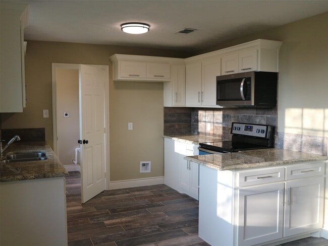 Photo - 210 Joseph St