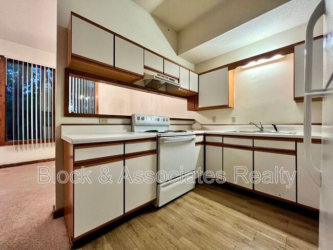 Photo - 1419 King Charles Dr