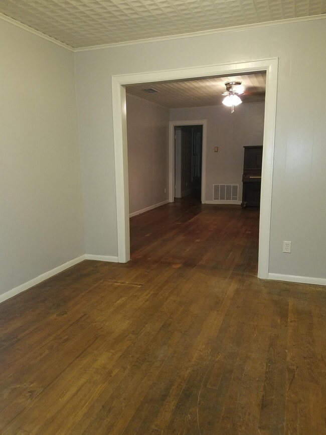 Photo - 221 Leonard Dr