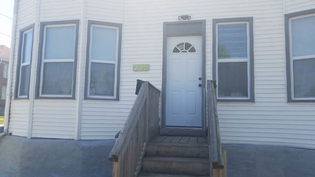 228 1/2 Randolph St