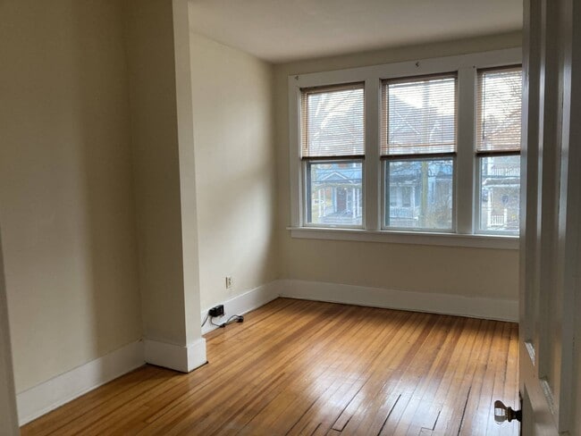 1049 Park Ave