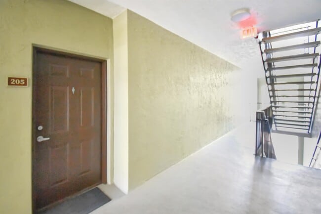 Photo - 2005 Mariposa Vista Ln Unit 205