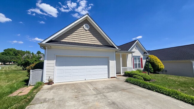 Building Photo - 4001 Parkview Ct