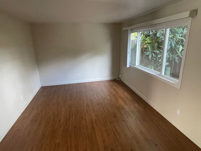 Photo - 18218 Hale Ave Unidad B