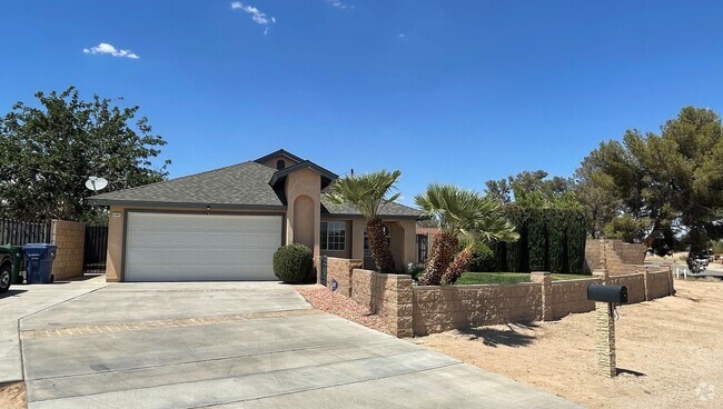 Building Photo - Perfect Pool House...Wont' Last!