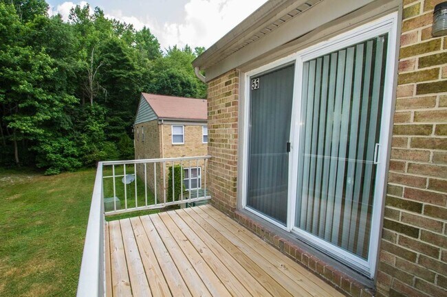 Photo - Lynnebrook Gardens Apartments