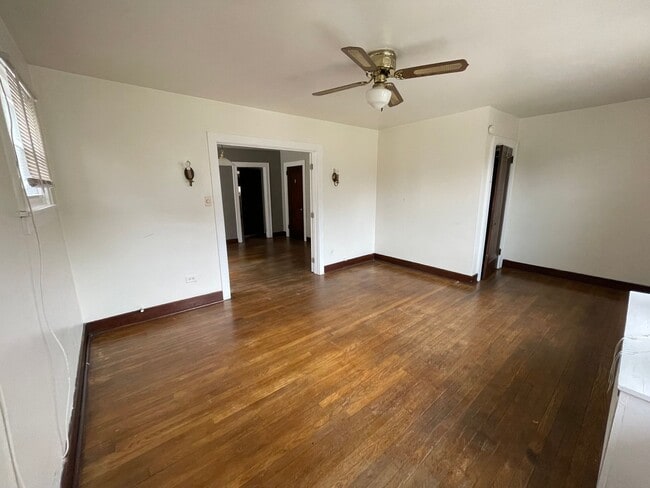 Photo - Spacious 2 Bedroom Apartment on a Quiet Street! Unidad 183-2