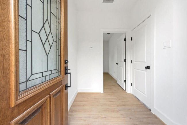 Photo - 2121 Hoskins Dr