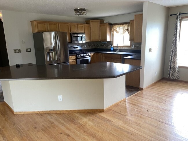 Photo - 2910 Otis Rd SE