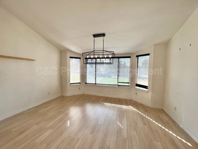 Photo - 1125 Burlingame Ave