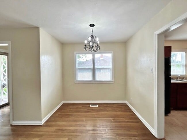 Photo - ADORABLE TWO BED IN HILLSIDE NEIGHBORHOOD!
