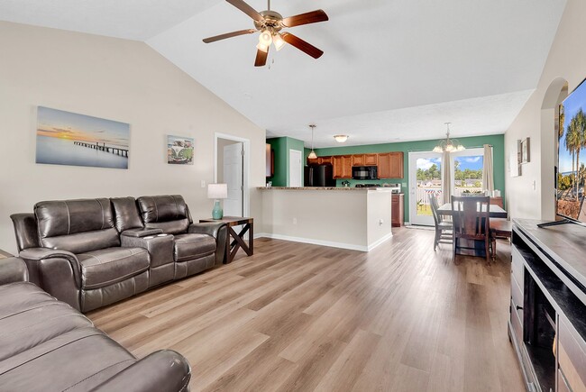 Photo - Beautiful 3bd/3ba WITH fenced in yard! UNFURNISHED!