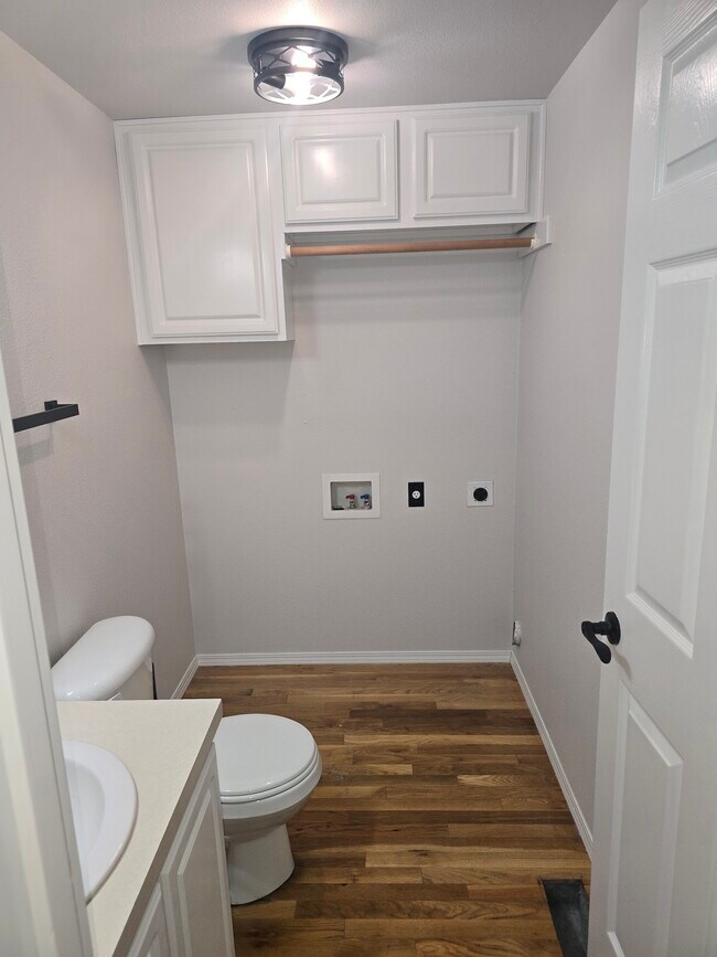 Photo - 222 W Hereford St